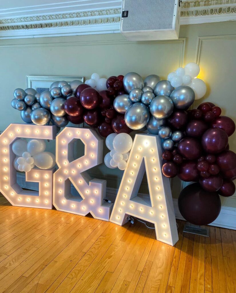 Niagara Falls Marquee Letters with Niagara Falls Balloon Clusters