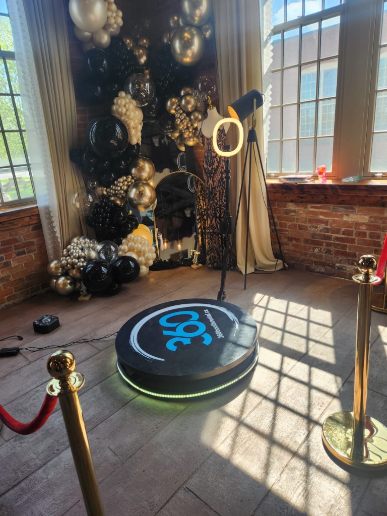 360 video booth and balloon decor for events and celebrations