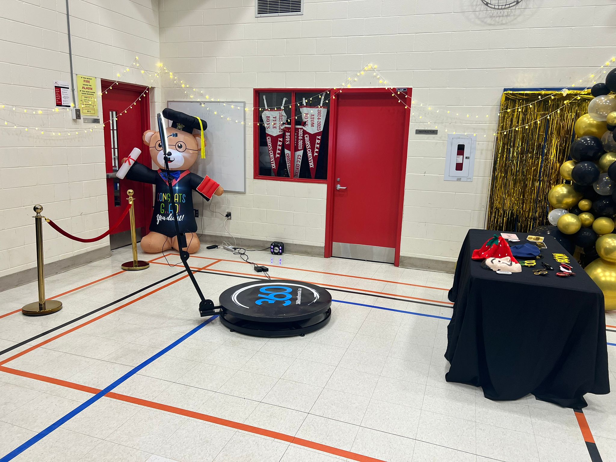 360 video booth with balloon decor and stuffed animals